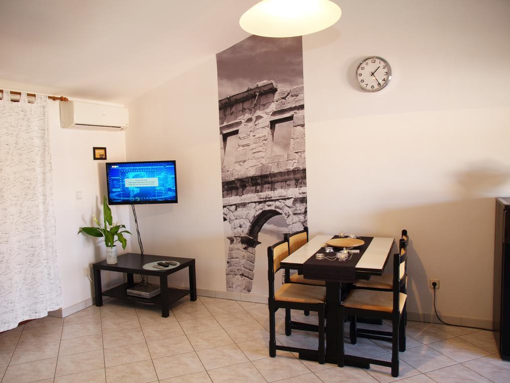 Family Friendly Apartments Póla Szoba fotó
